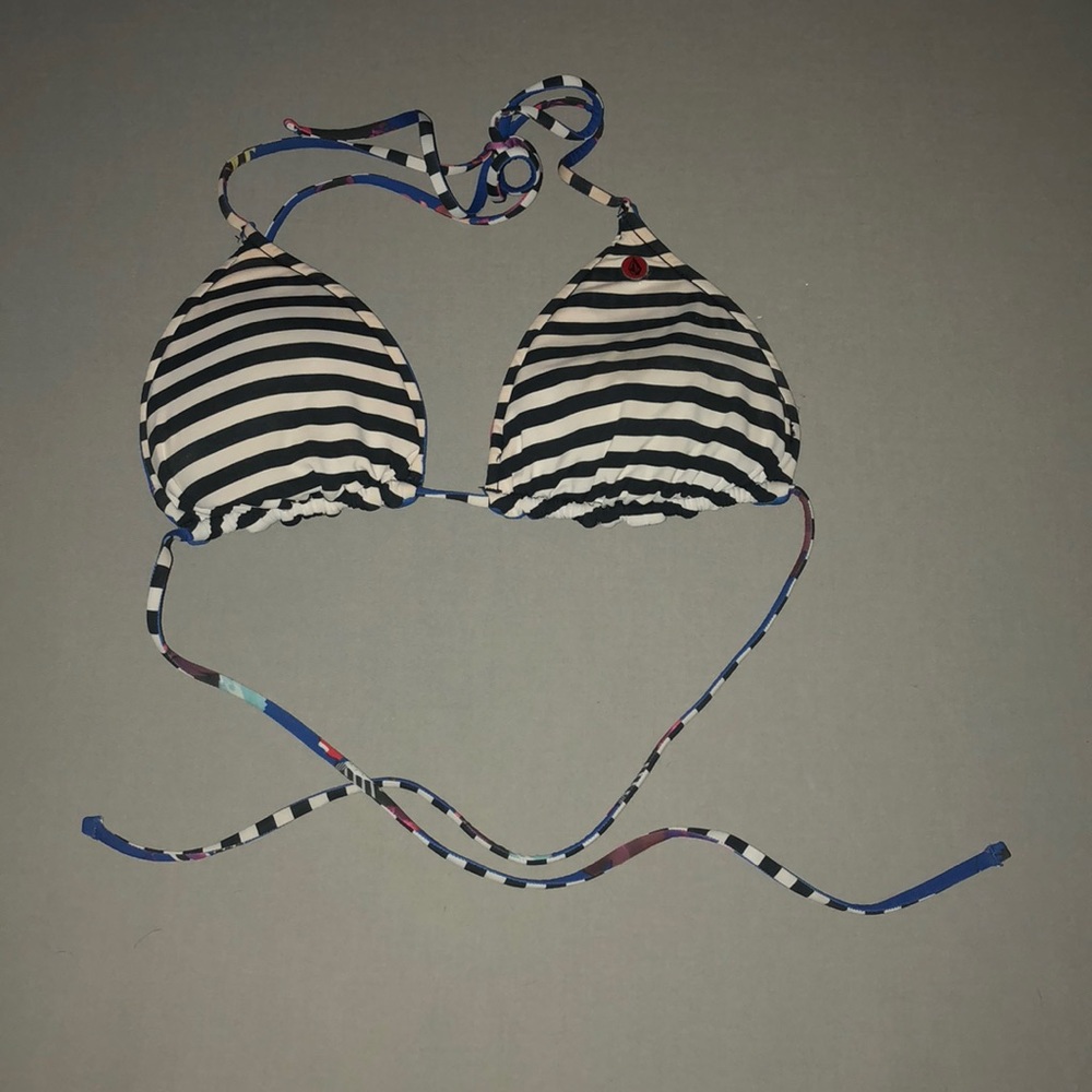 Reversible Volcom bikini - Picture 3 of 4